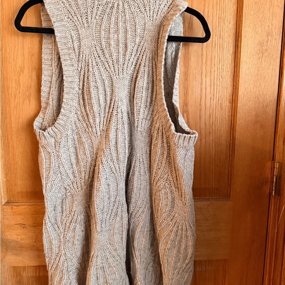 CAbi Beige Cable Knit Cardigan Vest - Picture 3 of 3